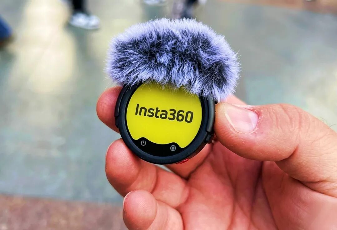 Insta360 Mic Pro配了块E-Ink墨水屏，直连自家相机省掉配对那一套