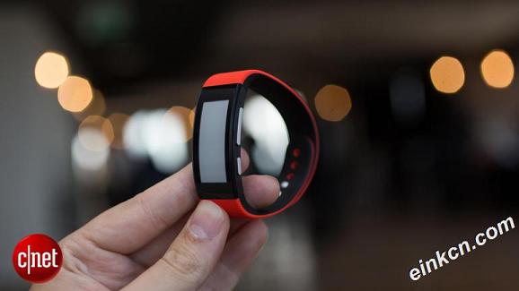 终于有屏幕了 索尼SmartBand Talk上手